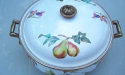 Please provide your telephone number in your response, appointments made by phone only. Sold Items are deleted promptly, no need to ask if they are still available. Thanks
Mini Casserole WARMING STAND 7 1/2 oz size. Beautiful white Cordon Bleu BIA Chinese