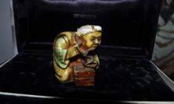 NETSUKE 1800-20
JAPAN CULTURE OF COLLECTION
- MATERIAL: BONE
- WEIGHT: 80.0 GR
- SIZE: 2.2 x 1.8 INCH
