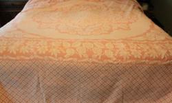Very nice quilt vintage bed spread appox 110" x 110"
peachy pink on creme floral design excellent condition. local pick up or buyer pays shipping all nice cotton george washington style