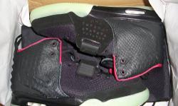 I am trying to sell my pair of brand new/unworn Nike Air Yeezy 2 Black/Solar Red 1:1 Ratio REP sneakers.
This shoe is a factory ?variant? that comes with dust-bag & lace tips; the sneakers also have minor imperfections that I tried to capture in the