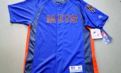 NY Mets Baseball T-Shirt
Genuine Major League Baseball Merchandise
Men's Size: 'XL'
6 Front Buttons
100% Polyester
Machine Wash & Dry
New & Never Worn without Tags