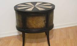 BEAUTIFUL OCCASIONAL TABLE/ACCENT TABLE
TABLE HAS A MARBLE TOP,WITH LARGE STORAGE AREA AND DOOR. COLOR BLACK WITH GOLD/BAGE CRACKLE PAINT DESIGN.
H 261/2" X W 2'.