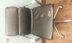 Up for sale Office Business Black Silver Leather Professional Swivel Chair
Condition: Wear due to age. Has some tears.
Price: 50
