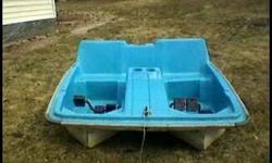 5 person peddle boat nice 3 yr old works greet no cracks steering works floats i fixed paddle last yr only used 3 time greet for fishing paid 700 for it we dont use that much hope some one can enjoy $100obo 8456934551
wight limit 1550lb