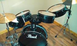 Selling because I no longer have room in my home for this kit. Packs up easy for gigs or travel. Great compact set. In nice condition. Hi-Hat cymbals show wear (pic 3)