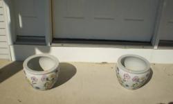 Pots for flowers or plants , very attractive decorative pots , for a patio or deck 9"H , 12" Diameter, Ceramic Material, Good Condition
