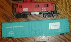 FREE USA SHIPPING!
For sale is a lot of four (4) HO Scale PENN CENTRAL ROLLING STOCK.
You will receive:
* 1 - BACHMANN 50' Box Car; Road # PC-160502 (missing both wheel sets - has brake wheel and all steps), built 7/66
* 1 - Unknown 40' Quad Hopper; Road