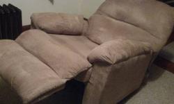 This is a like new Simmons Recliner. Simmons is known for their Recliners as the backs remove for easy transport of the furniture. They are also one of the top manufacturer of furniture. This Recliner comes from a smoke and pet free environment. If you
