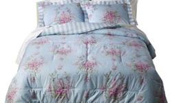Brand new, NEVER BEEN USED, "Simply Shabby Chic" full/queen COMFORTER (without pillow-cases.) in original box.
Light blue with roses and white and blue lanes- reversable.