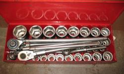 Up for sale is a Snap On 3/4 inch and 1 inch drive chrome socket set. The set contains the following sockets....1 Inch drive 6 point: 2 3/8, 2 1/2, 2 5/8, 2 3/4, 2 15/16, and 3 1/8 for a total of 6 sockets. Also 1 inch drive 12 point sockets: 1 7/16, 1