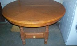 SOLID OAK DINING TABLE WITH LEAF ON PEDESTAL BASE WITH DRAWER IN GREAT CONDITION. DOES NOT COME WITH CHAIRS
845-522-7651 OR 845-591-0885