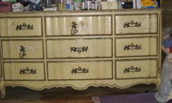 SOLID Wood 4 Drawer dresser. Cash and pick up only! You must provide telephone number and I will contact you
note the second pic if from a cell phone so it's not great, please dont mind the mess
38w x 19d x 45h
since there are a lot of scammers I will NOT
