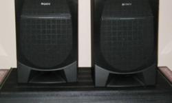 INCLUDES:
2 Sony Compact Stereo Speakers
1 AM Loop Antenna
FEATURES:
Experience big sound without big speakers. These 2 Way Bass Reflex speakers have enough power to fill a room with quality sound. Hook them up to your system to play your favorite CDs and