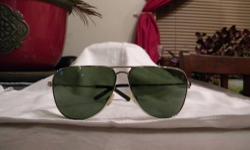 spy sunglasses, wilshire style, grey/green lenses,
Forged Monel Alloy frame
8 X 4 Base Toric ARCÂ® lenses
100% UV protection
Aviator styling
polarized
I got these as a gift and I don't like the way they fit my face, not a big fan of aviators. The cheapest