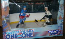 USA SHIPS FREE!
For sale is one (1) brand new STARTING LINEUP from the Kenner/Hasbro Inc. 1998 Series.
You will receive:
* 1 - Freeze Frame One-On-One; item #71435.
It features the NY Rangers Wayne Gretzky vs. the Vancouver Canucks Pavel Bure.
This item