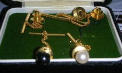 Costume Jewelry
Gold Color
Tack Pin or Tie Pin
Bottle of Soda - approx 3/4 inch long
Clown - approx 1/2 inch long
$1 EACH
Never Worn