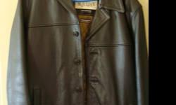 THIS IS A VERY FINE QUALLITY MENS CAMEL HAIR COAT
THIS COAT WAS CUSTOM TAILORED FOR MY DAD IN THE 1930'S BY DAVID BELL THE LABLE READS SUDAN BELL AND HAS A PAT#
IT IS LINED AND BELTED IN REAR.
MADE IN THE USA
CONDITION: GOOD LINING COMING OFF IN TWO