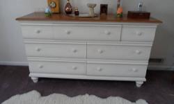 Thomasville bedroom furniture.
One Highboy 42 x 58 x 21
One long dresser 67 x 38 x 20
2 end tables
Buttermilk with oak tops