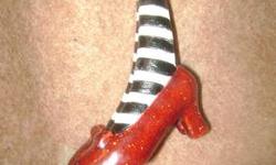 lovely vintage door stop - or paper weight - some tiny chippy bits but nothing that would be considered a law!wrought iron about 5 inches tall