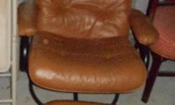 Leather arm chair from Coach. Dark brown. Used. Good condition!
33" W X 24" L
If interested, please contact me to arrange for pick-up.