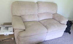 Nothing is wrong with Recliner Sofa. Used it only for 1 n half year.
Need to move to CA ASAP, that is the only reason I am selling it.