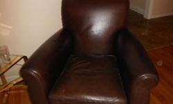 Tan leather chair with matching ottoman. Used. Good condition!
If interested, please contact me to arrange for pick-up.