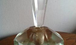 Beautiful Art Deco Glass Vintage Perfume Bottle.
A lovely piece to grace your dresser.
Heavy Crystal Stopper & Bottle.
Cut and Faceted Stopper & Bottle reflects the light Beautifully.
Good condition.
However Stopper has a chip.
This flaw does not detract