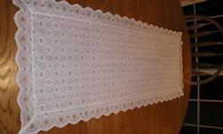 INCLUDES:
1 Vintage Broderie Lace White Eyelet Table Runner/Dresser Scarf 15 1/2"W x 43"L
FEATURES:
Vintage white cotton broderie lace table runner/dresser scarf that has a pretty decorative eyelet and drawnwork pattern which is scalloped. Perfect for a