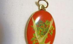 vintage enamel pendant with gold-colored back, 1 1/4", with a loop for a chain, in perfect condition