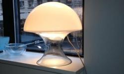 An amazing hand blown Murano mushroom lamp by Italian designer Gino Vistosi, manufactured in the 1960s. Very mid century modern.
Measures 15 "tall x 15"wide and in beautiful, excellent condition.