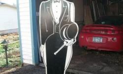I HAVE FOR YOUR CONSIDERATION A VINTAGE TALL WOODEN BUTLER.HIS NAME IS JEEVES.HE IS BLACK& WHITE ON ONE SIDE,THE OTHER SIDE IS ALL WHITE.HE IS 72 INCHES TALL AND 23 INCHES WIDE ON THE WIDEST PART.HE IS 1 INCH THICK,VERY HEAVY AND SITS ON A WOODEN