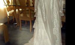 vtg 60s 70s STUNNING ANTIQUE TIERED LACE Edwardian VICTORIAN Train Wedding Dress
Beautiful Off White Tiered Wedding gown Small Sequins Throughout. Great Condition Needs Spot Cleaning. Freshly Washed. Few almost non-visible repairs made in some lace