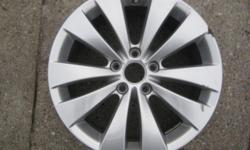 Up for sale is a aluminum wheel which I don't know what automobiles it can fit.
I did a Google search and did find one which was for a 2011, 2012 VW Passat??.
Maybe you know?? In any case, the inside of the rim shows this information:
H2 17 FEB 2011