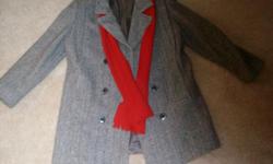 Good condition woman's fall, spring, possible winter woman's size 8 coat with red scarf to accessorize
Color.......grey material SEE PHOTOS
front waist pockets
Grey satin like lining see photos
$35.00 ..BEAUTIFUL COAT good CONDITION
Please write Jan for
