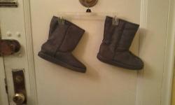 Selling a 2 pair of Womens Payless (aIrwalk) Fashions boots Size 6 1/2 on both pairs , both pairs gently worn.. Both pairs from a Smoke free House. More photos Upon Request .
Brands
Gray Fashion Womens Suede Boot Size 6 1/2
Brown Sweater Fashion Womens