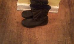 For Sale a gently used pair of Zero X Posur Womens Black Snow boots Size 9 Wide. Comes from a smoke free pet free house. Hardly worn . E-mail me if interested with your name and phone number and you can also text me.
Serious Buyers Only
payment method -