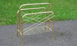 Store your precious knick-knacks on this stylish rack in your living room or vestibule. Compact size allows this rack to fit anywhere.
Asking price is $5, CASH ONLY. Please direct all purchase offers or inquiries to the provided e-mail address or