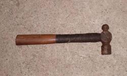 10 LB DOUBLE HEADED SLEDGE HAMMER
SALEM FORGE COMPANY INC. SALEM INDIANA
HANDLE MADE FROM AMERICAN HICKORY
SIZE: 35? X 7?
SHIPPING WEIGHT: 14 LBS
HAS SOME CORROSION ON HAMMER BUT IN GOOD WORKING CONDITION