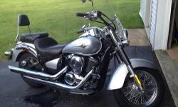 2006 Kawasaki Vulcan 900 Classic with 90xx miles in great condition.
This bike features:
Quick release windshield
Mustang brand gel seat
Kuryakyn Scythe mirrors
Sissy bar
This bike is in fantastic shape and rides great - not a thing wrong with it.
Current