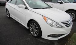 Introducing the 2014 Hyundai Sonata! Providing great efficiency and utility! Hyundai prioritized fit and finish as evidenced by: fully automatic headlights, power windows, and air conditioning. It features an automatic transmission, front-wheel drive, and