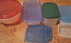 Up for sale is a lot of 4 Containers/Bins and 1 Blue Cover
For food storage/household/picnic use.
Can be refrigerated.
Brands: Rubbermaid with red lid measures approx: 10"W x 5"H
Ziploc with blue lid measures approx: 11"W x 3"H
Tupperware with green lid