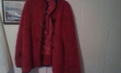 Angora red size large coat
&
Vera bradley tote bag (slight cut) due to a rabbit bite but does affect the integrity of the strap
pick-up or can meet in east rochester big lots/wegmans plaza
pick-up only
but if want shipped will calculate shipping costs