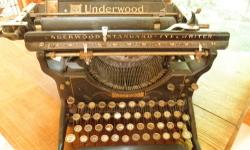 Underwood Standard Typewriter. Looks great but does not function.