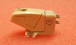 An AUDIO TECHNICA AT SERIES III P-MOUNT CARTRIDGE with brand new ELLIPTICAL stylus.
With mounting adaptor for standard 1/2" headshell.
Like new.