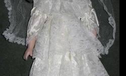 Vintage porcelain bride doll 16" tall. It is from big collection and looks like NEW.
All details are very quality.