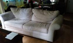 Bob's furniture microfiber sectional
With cup holder. Chaise is slightly worn. Every other piece barely used. 5 pieces total (corner piece not shown). Chaise and end piece reclines. Can arrange in any manner.
Pick up only