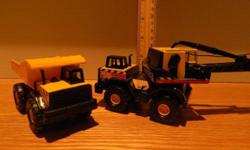 You are looking at a set of four (4) mini-trucks from the Hasbro/Tonka Maisto collection. These trucks are in very good condition; however, there are a few minor marks to be expected with a toy of this age. This toy truck set includes a:
?#728 front end