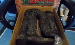 Laredo Atchison Black/Tan Crackle Goat Leather Cowboy Boot. Size 9D
New in Box Originally $144.95 Some scuff marks on bottom as pictured, off the shelf.
Shipping Available.