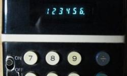VINTAGE RARE MIIDA Model 606 HANDHELD CALCULATOR BLUE VFD early 1970s
Vintage rare Hard to Find Miida Portable Handheld Electronic Calculator Model 606
Performs simple calculations but was very hi-tech for it's time circa 1972
BLUE VFD Readout
Original