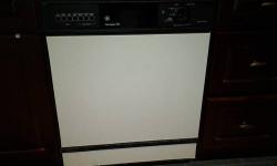 White SUMMIT Commcercial Grade Mini Refrigerator with small top freezer - great for dorm room, basement or man cave.
White
Good Condition, Clean
845 365 2200 X113